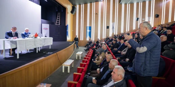 Baskan-Tugay-Kemalpasada-Muhtarlarla-Cozum-Icin-Bir-Araya-Geldi-featured