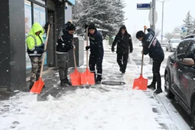 Bozuyukte-Kar-Seferberligi-Belediye-Ekipleri-Sahaya-Indi-featured
