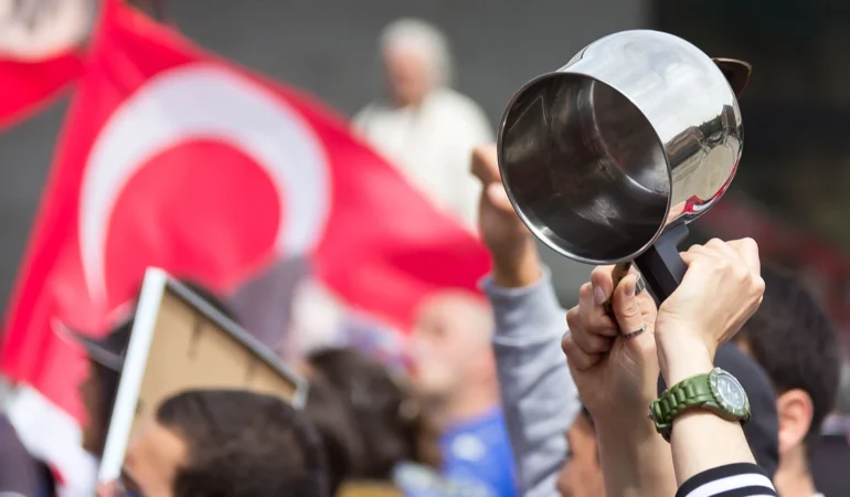 DEV-EMEKLI-SEN8217den-Emekli-Haklari-Icin-Ulke-Genelinde-Nobet-Karari-featured