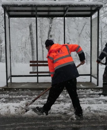 Duzcede-Kar-Timleri-Sahada-Sehir-Merkezinde-Yogun-Mesai-featured