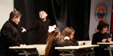 Gemlik8217te-Cocuk-Senlikleri-8220Okulda-Siradan-Bir-Gun8221-ile-Basladi-featured