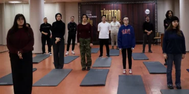 Genc-Sahne-Tiyatro-Okulu-Sakaryada-Perdelerini-Egitime-Acti-featured