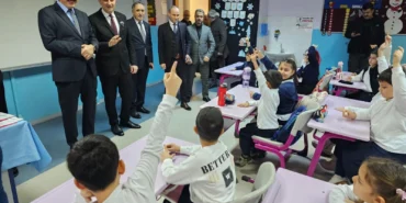 Golcuk8217te-karne-sevinci-Baskan-Sezer-ogrencileri-yalniz-birakmadi-featured