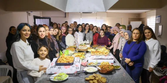 Karabaglar-Mutfak-Akademide-Ilk-Mezunlar-Belgelerini-Aldi-featured