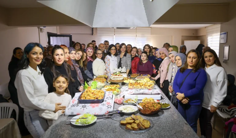 Karabaglar-Mutfak-Akademide-Ilk-Mezunlar-Belgelerini-Aldi-featured