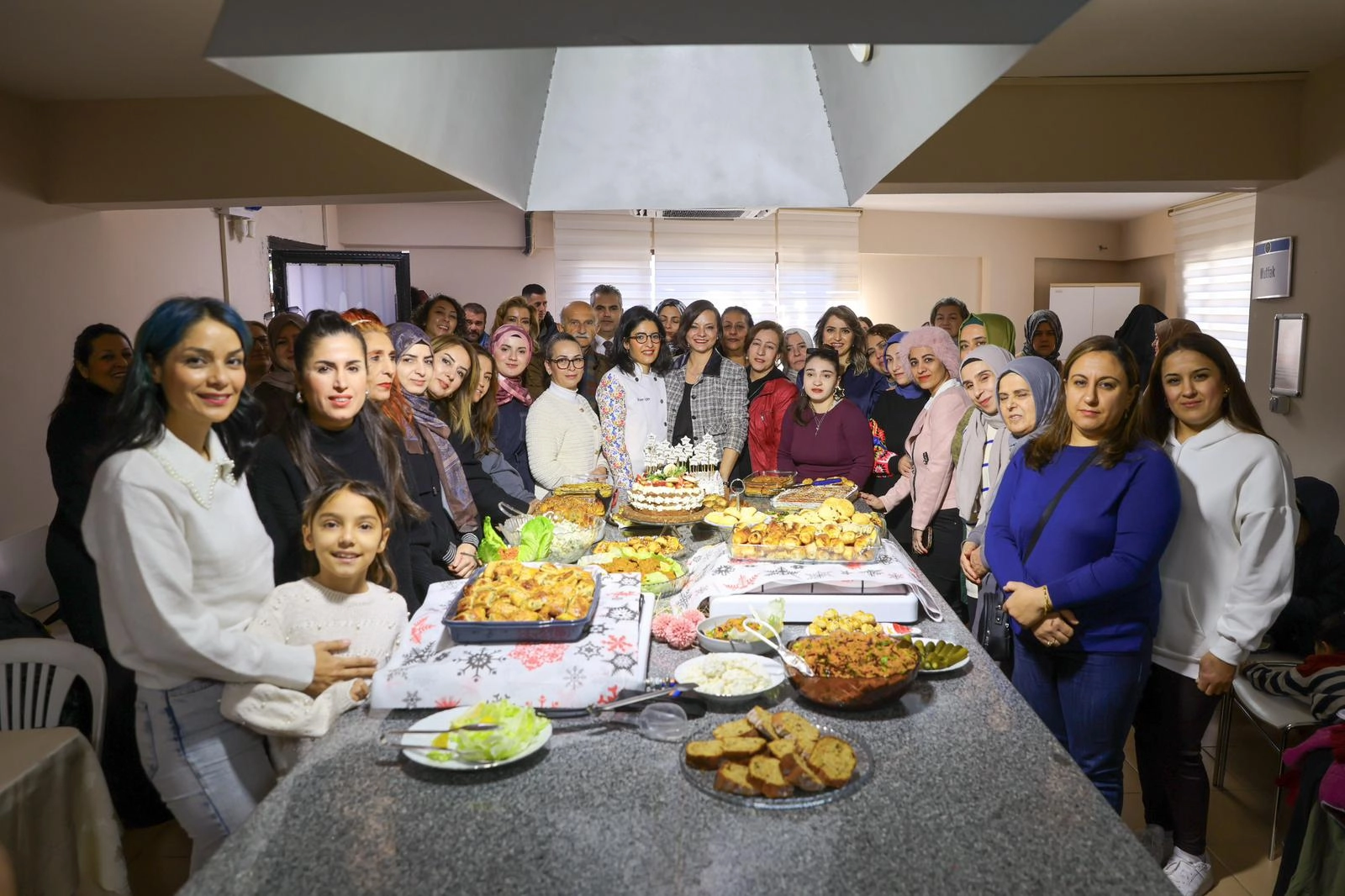 Karabaglar-Mutfak-Akademide-Ilk-Mezunlar-Belgelerini-Aldi-featured