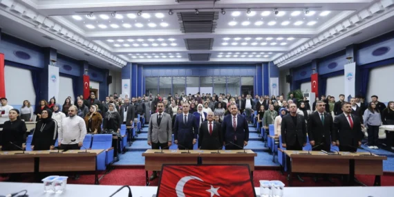 Kayseride-Genc-Sairlerin-Faruk-Nafiz-Camlibel-Heyecani-featured