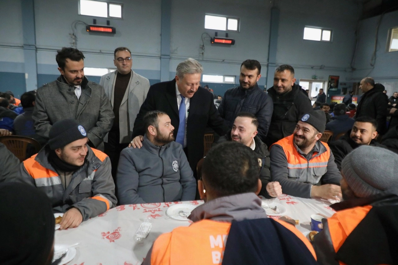 Mustafa-Palancioglu-saha-personeliyle-Inecik-Tesisleri8217nde-bulustu-featured