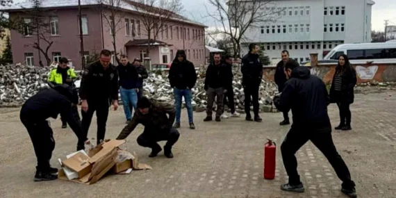 Pazaryerinde-Emniyet-Teskilatina-Afet-Farkindalik-Egitimi-featured