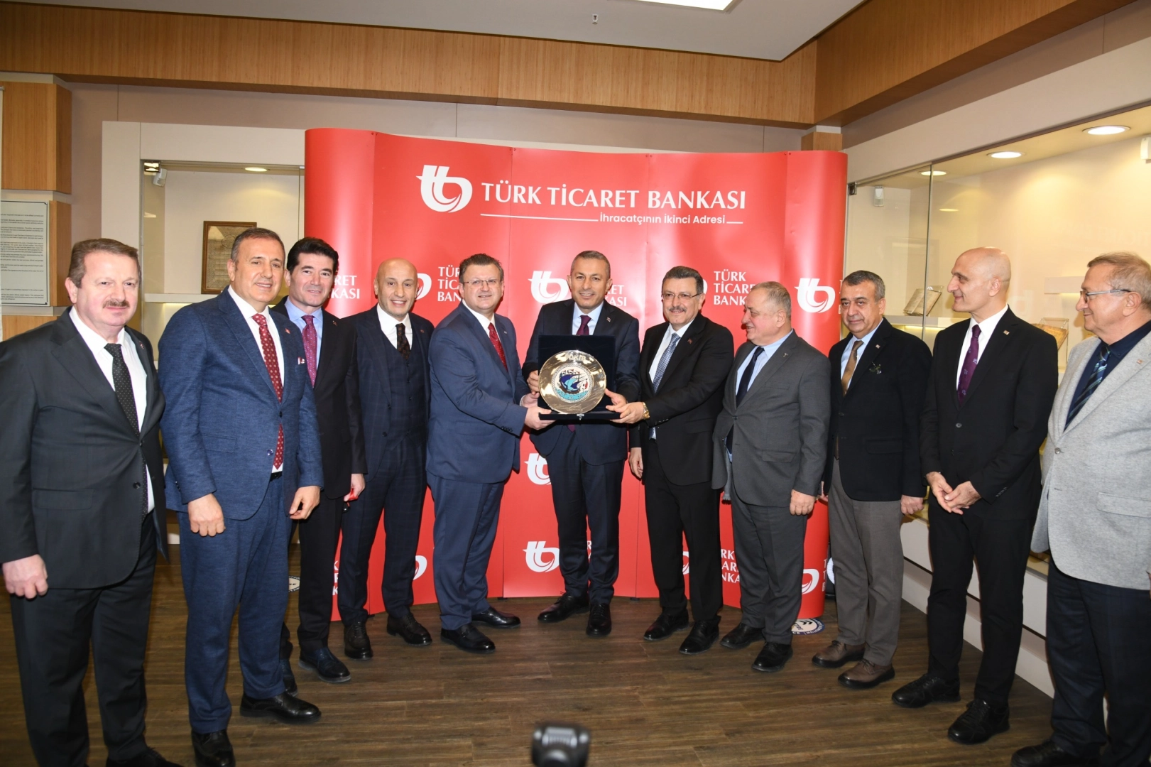 Turk-Ticaret-Bankasi-Trabzon-Subesi-Torenle-Acildi-featured