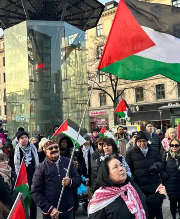 İsveç'te İsrail'in ateşkese rağmen Gazze'de saldırıları ve yardım girişini kısıtlaması protesto edildi