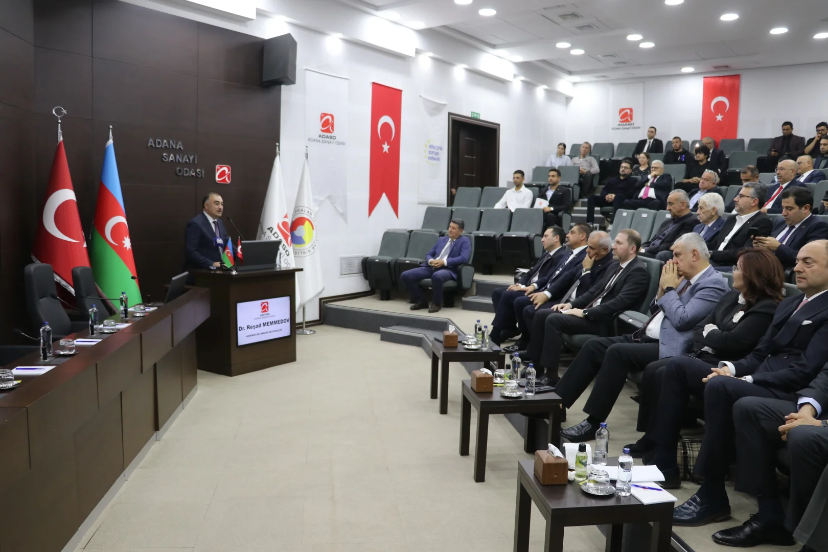 Adana'da Azerbaycan'daki iş ve yatırım fırsatları anlatıldı