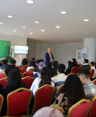 Adana'da evlilik kredisi alan gençlere evlilik öncesi ve bağımlılıkla mücadele eğitimi verildi