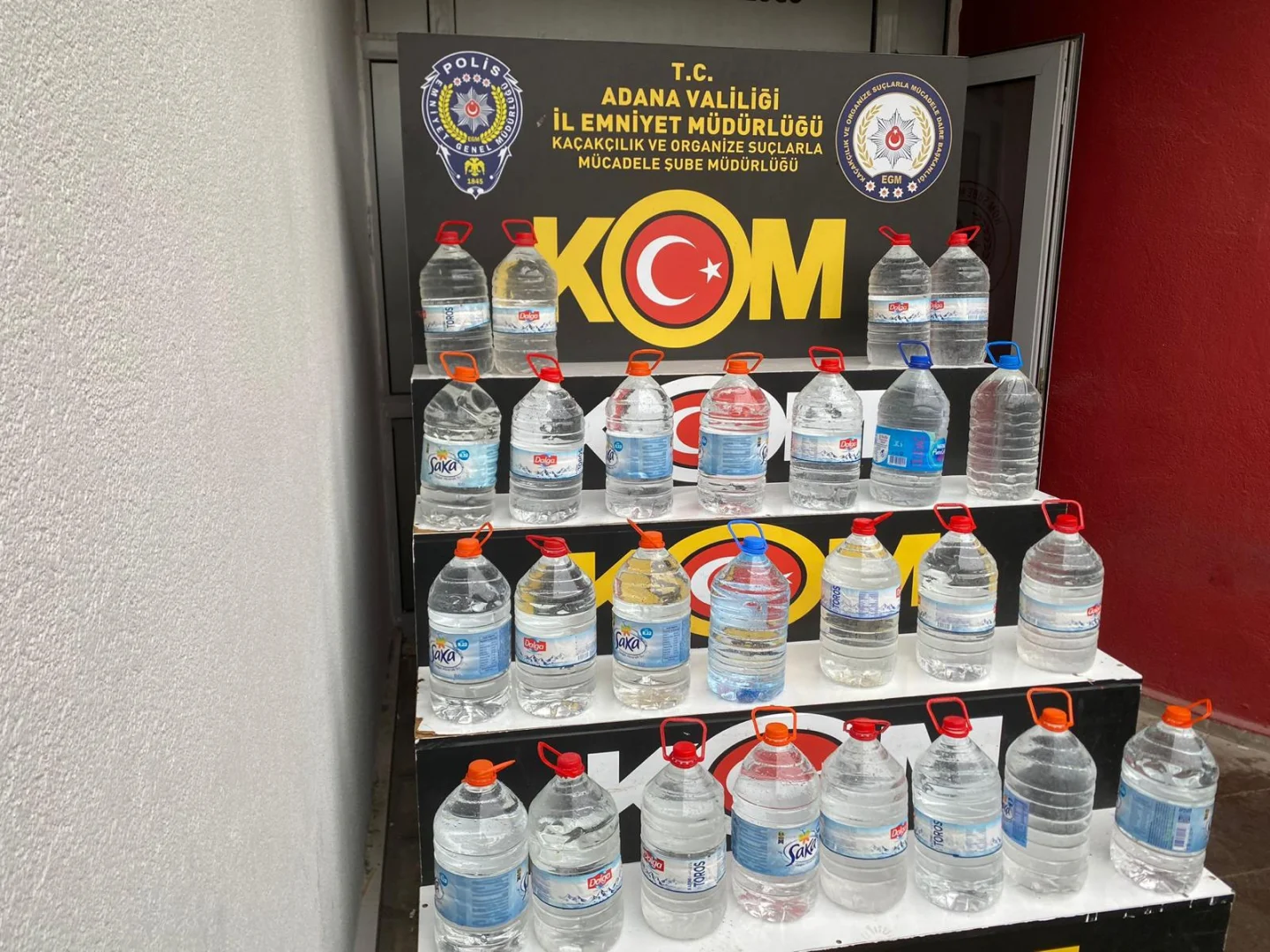 Adana'da kaçak içki ve etil alkol operasyonunda 5 şüpheli yakalandı