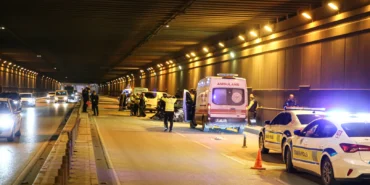 Adana'da karşı şeride geçerek panelvana çarpan cipteki 2 kişi öldü