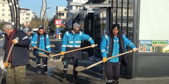 Adıyaman Belediyesi’nden yaya ve trafik güvenliği için kar mesaisi  – Videolu Haber