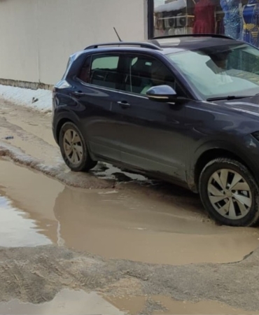 Adıyaman’da kar yağışı sonrası çukurlu ve çamurlu yollar vatandaşa zor anlar yaşatıyor  - Videolu Haber
