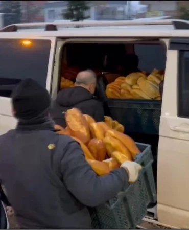 Adıyaman'da yoğun kara rağmen sıcak desteğe devam