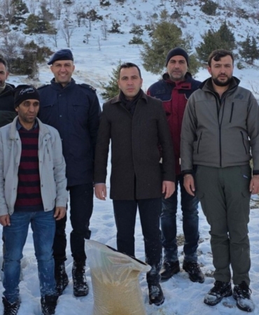 Adıyaman Gölbaşı’nda yaban hayvanları için doğaya yem bırakıldı