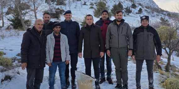 Adıyaman Gölbaşı’nda yaban hayvanları için doğaya yem bırakıldı