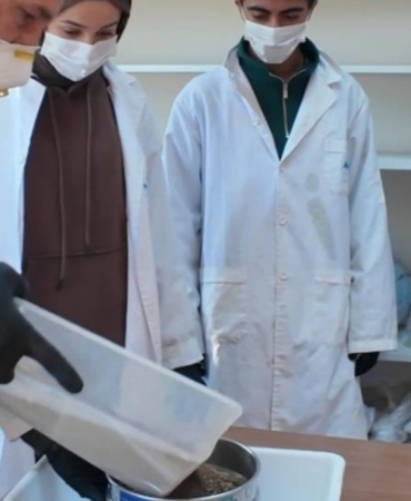 Adıyaman Üniversitesi çiftçilere toprak analiziyle destek veriyor  - Videolu Haber