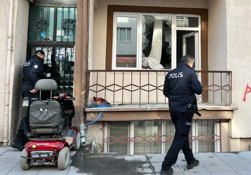 Aksaray’da bir eve düzenlenen baltalı saldırıda 2 kişi yaralandı