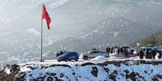 amanos-daglarinin-eteklerindeki-yipranan-turk-bayragi-degistirildi-d1SBF7px.jpg
