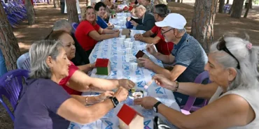 Anamurlu emekliler Tarsus’ta kamp etkinliğinde buluştu