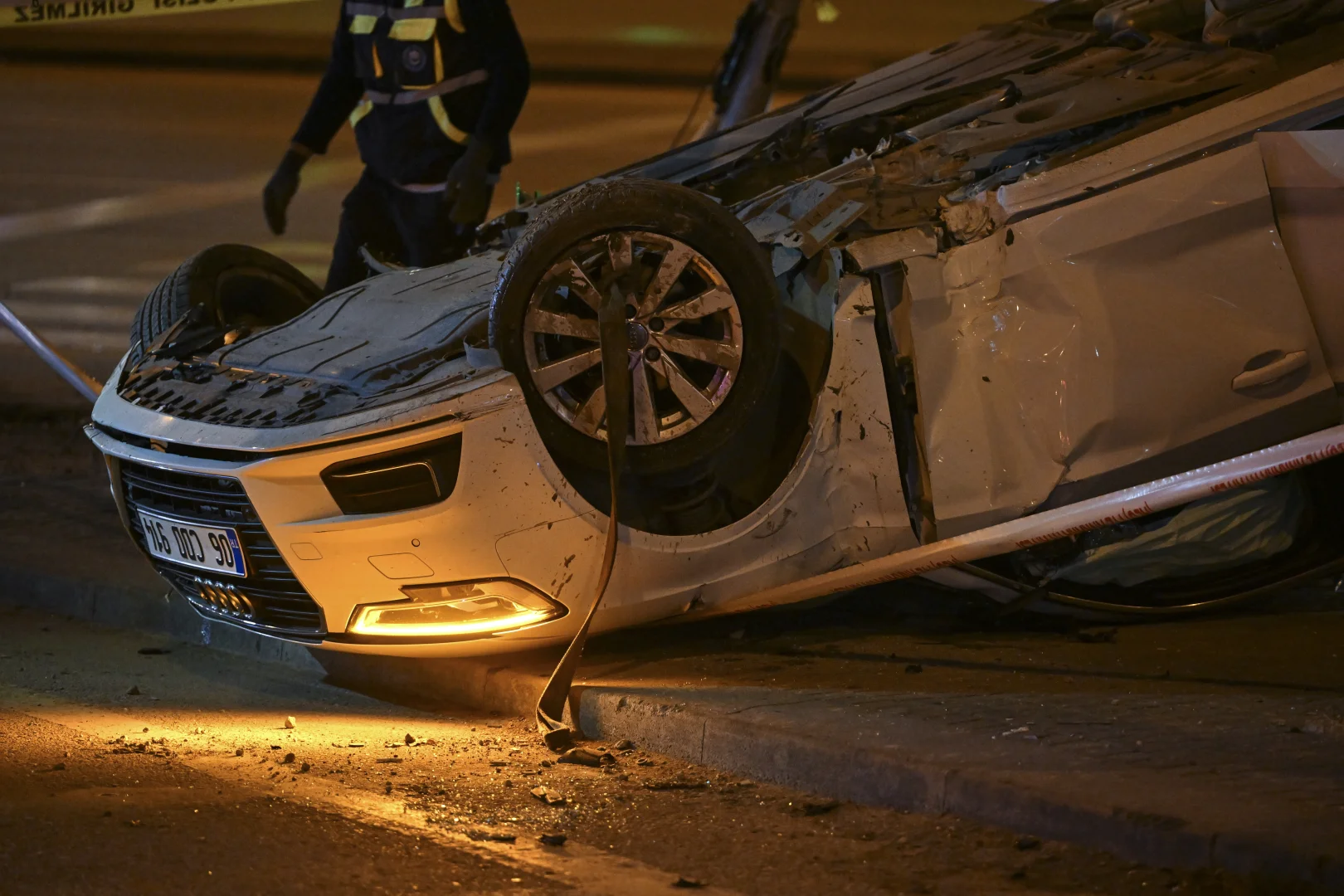 Ankara'da otomobilin motosiklete çarptığı kazada 4 kişi yaralandı