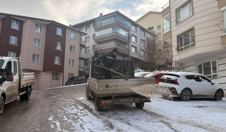 Ankara Keçiören’de karla mücadele 7/24 devam ediyor