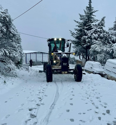 Antakya'da karla mücadele çalışmalarına başladı