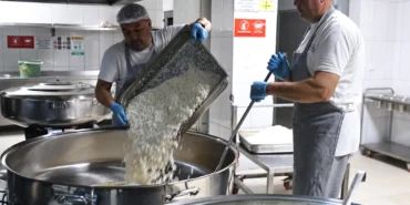 Antalya Büyükşehir’den aşevleriyle sosyal destek