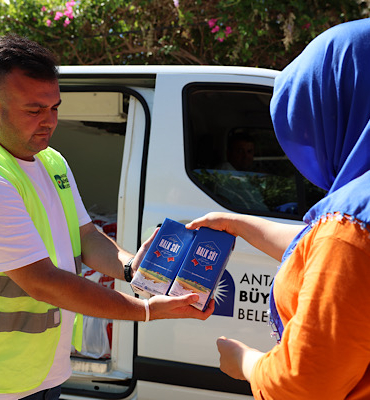 Antalya’da 1 yılda 773 bin litreyi aşkın süt desteği sağlandı
