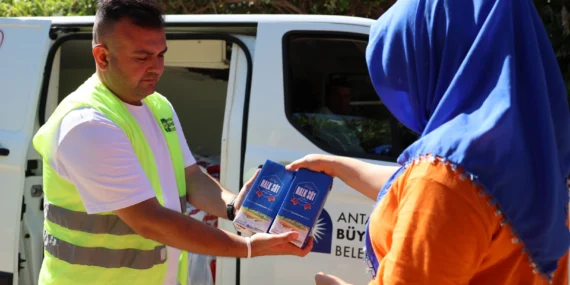 Antalya’da çocuklara 773 bin 400 litre süt desteği