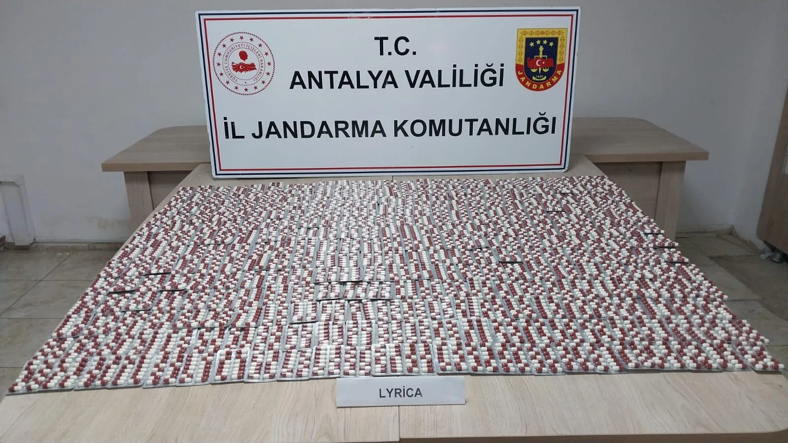 Antalya'da düzenlenen uyuşturucu operasyonunda 1 kişi tutuklandı.