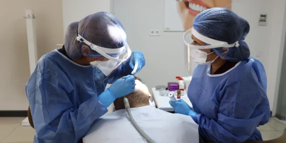 Antalya'da ücretsiz diş hizmeti yoğun ilgi gördü