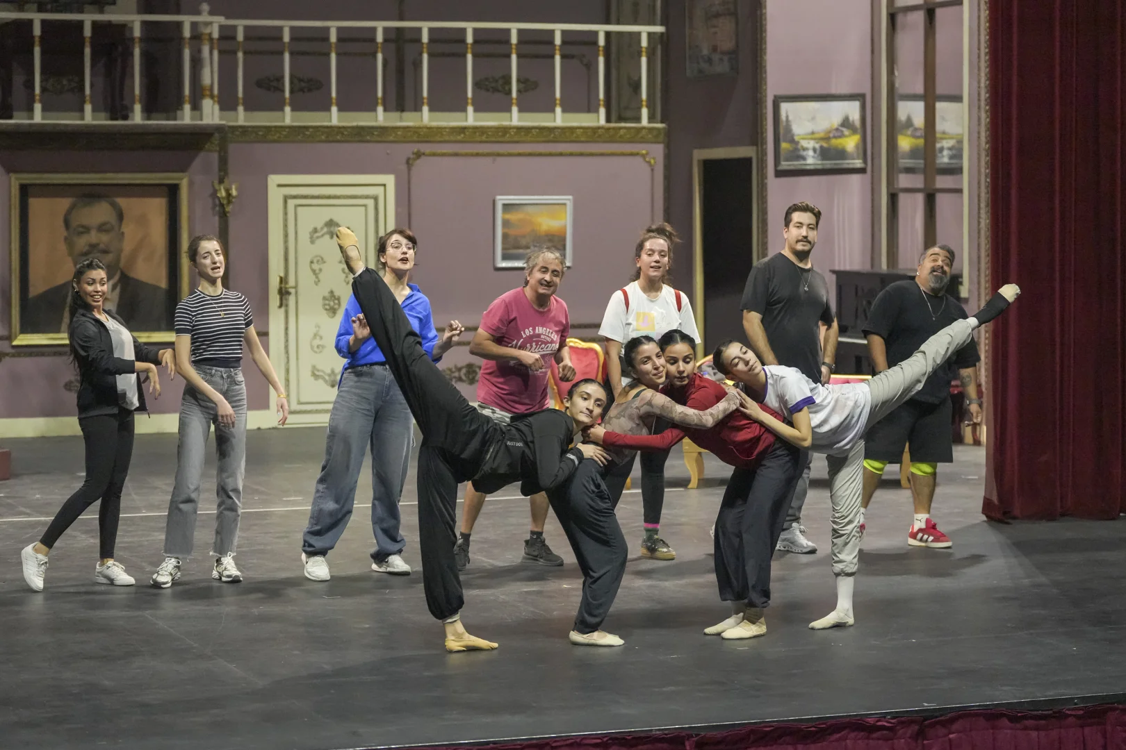 Antalya DOB, "Dino Ormanı" müzikal çocuk oyununun prömiyerini yapacak