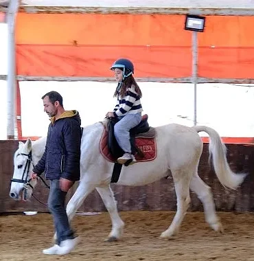 Ara tatili at üstünde geçirdiler