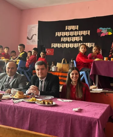 Ardanuç'un tek köy ilkokulunda 'yerli' coşku
