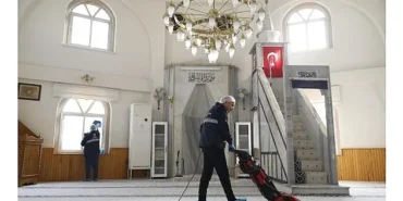 Aydın Büyükşehir Belediyesi Camilerde Temizlik Çalışmalarını Sürdürüyor
