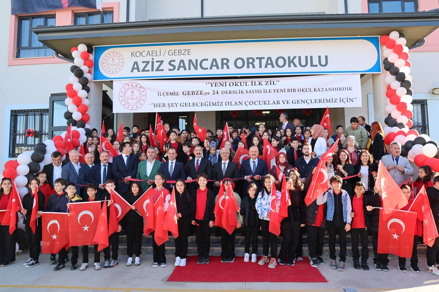 Aziz Sancar Ortaokulu Gebze'de törenle hizmete açıldı