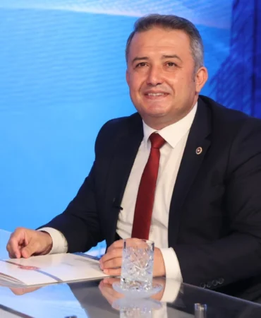 Bağımsız Milletvekili İsa Mesih Şahin yeniden AK Parti'ye katıldı