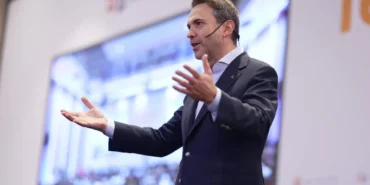 Bakan Bayraktar: Tüm stratejilerimizi "Üreten Türkiye" vizyonuyla şekillendiriyoruz