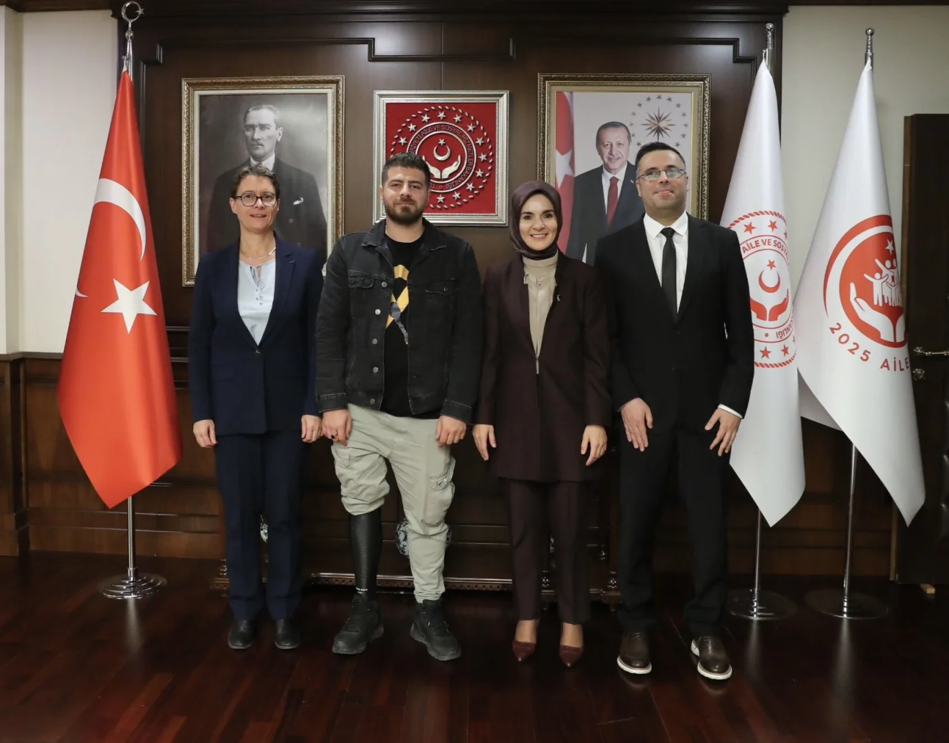 Bakan Göktaş, Fransa'nın Ankara Büyükelçisi Dumont ile görüştü