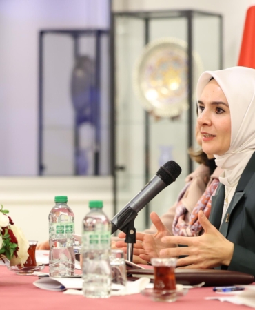 Bakan Göktaş, TÜRKONFED Yönetim Kurulu Başkanı Sönmez ile görüştü