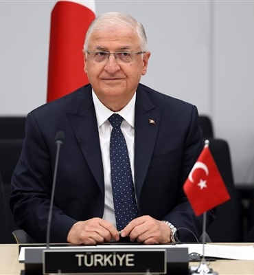 Bakan Güler, Malezya Başbakanı İbrahim’i havalimanında karşıladı