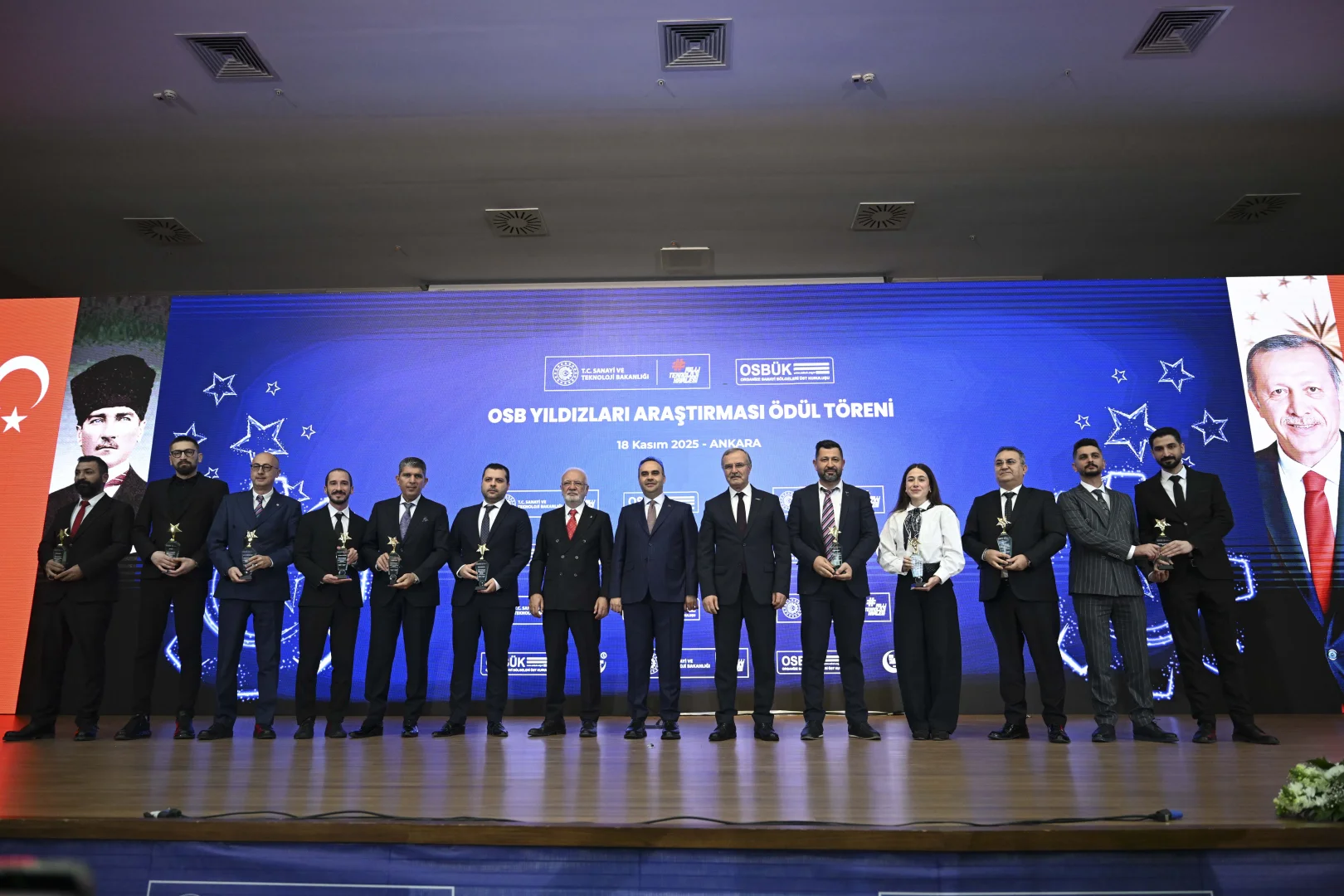 Bakan Kacır, "OSB Yıldızları Araştırması Ödül Töreni"nde konuştu