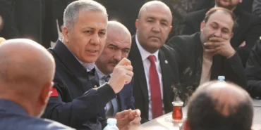 Bakan Yerlikaya'dan Şaşmaz Esnaf ve Çalışanları Yardımlaşma Derneğine ziyaret