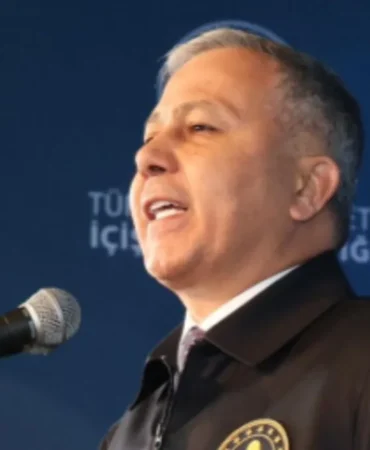 Bakan Yerlikaya duyurdu: ‘Avcılar’da ters yönde gidip saldıran sürücü yakalandı’