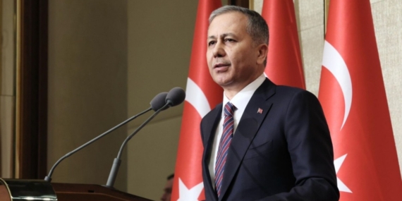 Bakan Yerlikaya duyurdu: ‘Yasa dışı çakar kullanan sürücünün ehliyetine el konuldu’  – Videolu Haber